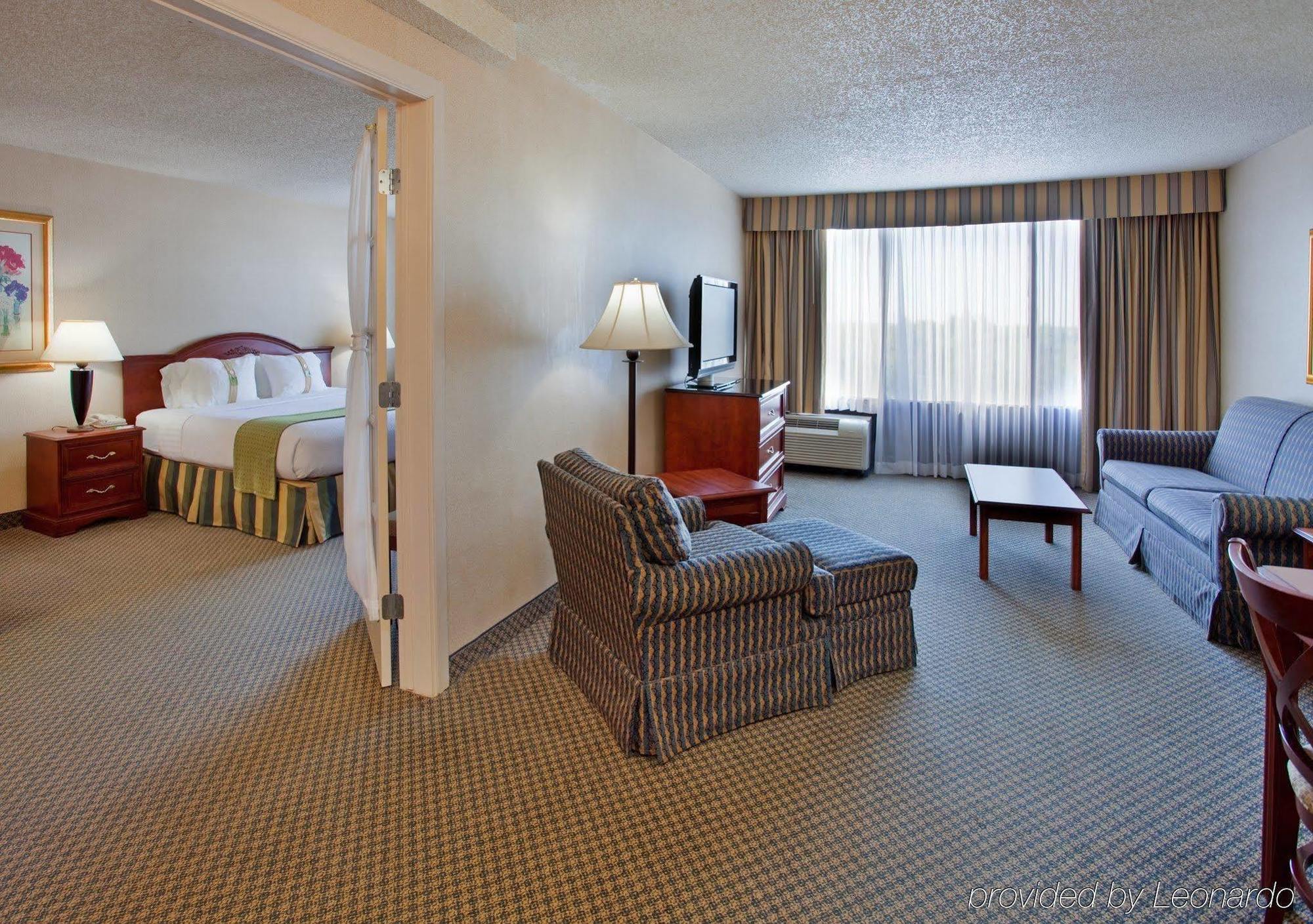 Holiday Inn Wichita East I-35, An Ihg Hotel Номер фото